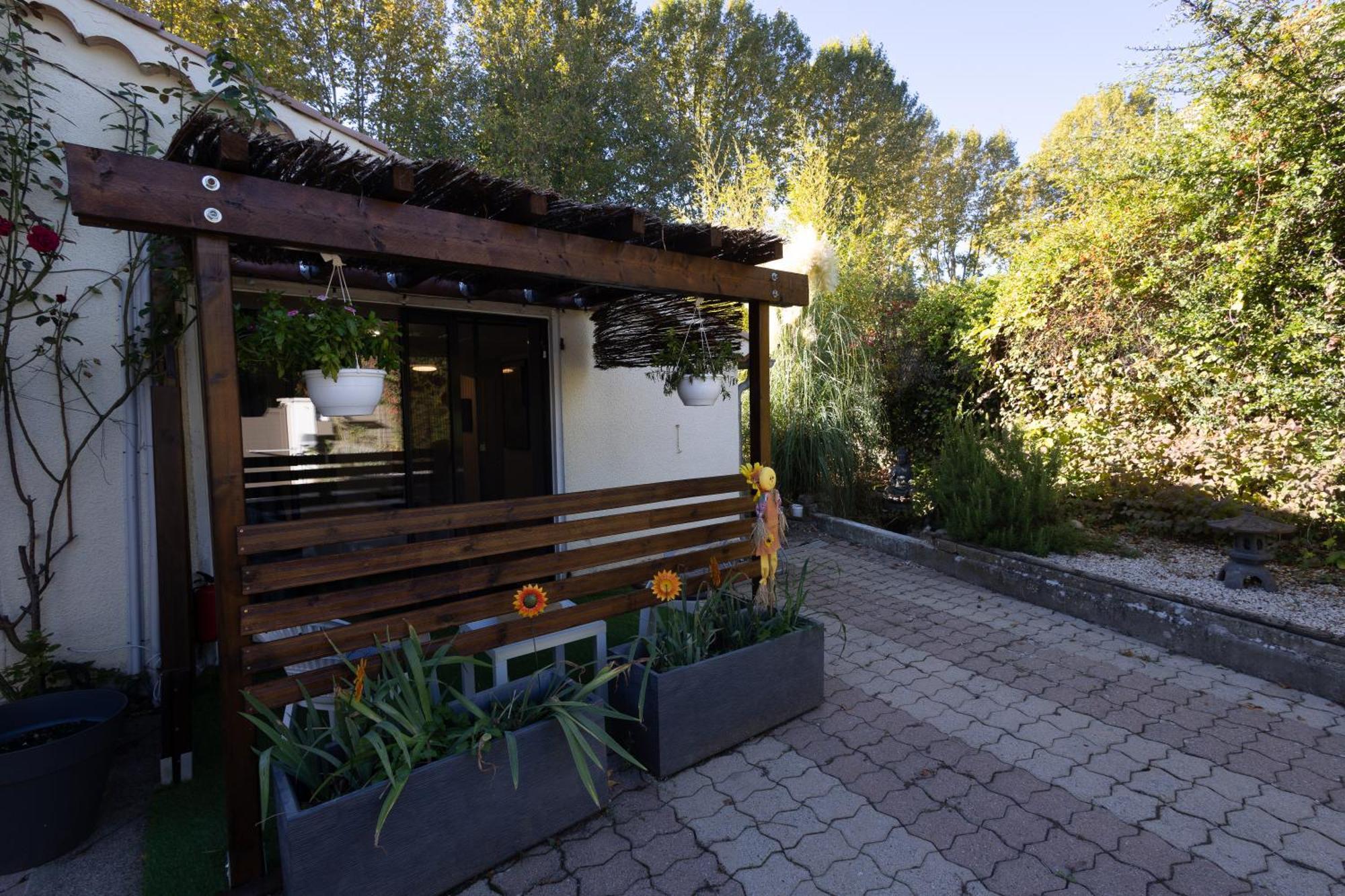 Studio Dans Le Luberon Céreste Exterior foto